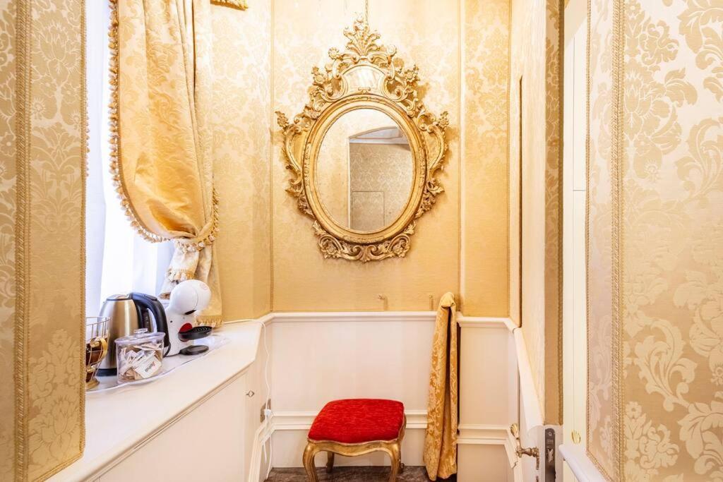 Ground Floor Luxe Historic Studio City Centre Apartment โบโลญญา ภายนอก รูปภาพ