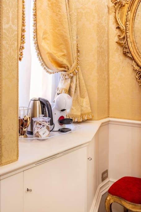 Ground Floor Luxe Historic Studio City Centre Apartment โบโลญญา ภายนอก รูปภาพ