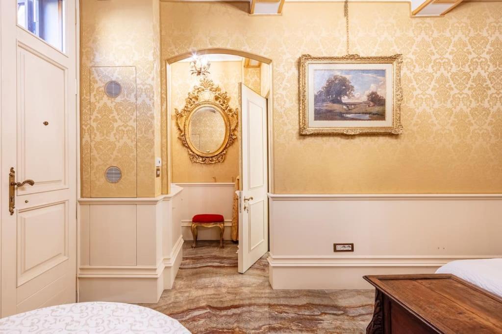 Ground Floor Luxe Historic Studio City Centre Apartment โบโลญญา ภายนอก รูปภาพ